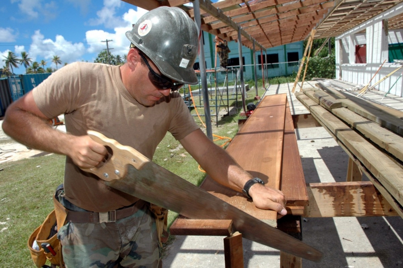 charpentier-LA CELLE-min_worker_construction_building_carpenter_male_job_build_helmet-893290